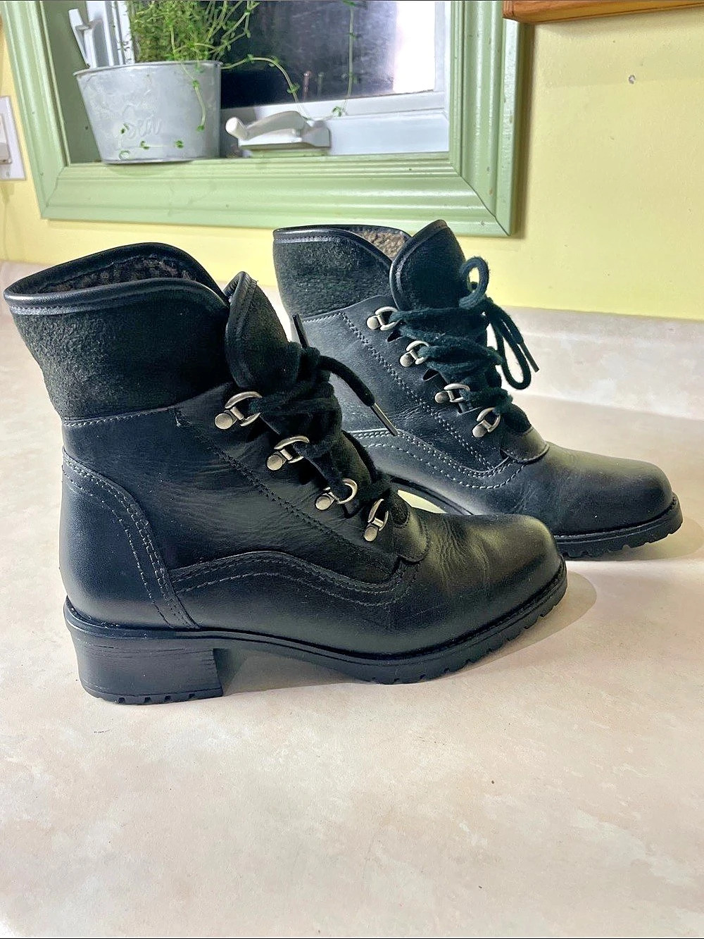 Barbo Women’s Black Lace-Up Boots US 7.5 Made In Canada